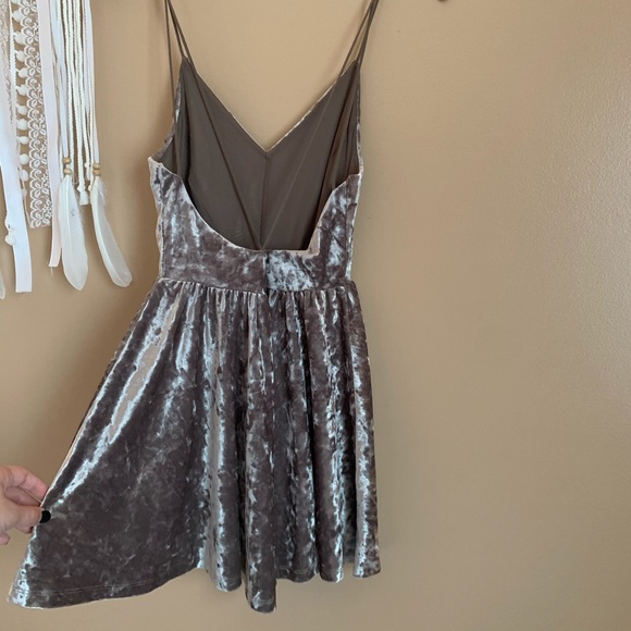 Silence + Noise vanessa velvet romper 🤍 - Picture 2 of 4